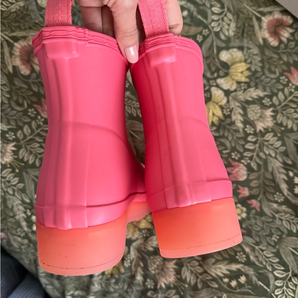 Hunter Women’s Bright Pink Rain Boots (Like New) - Picture 3 of 10